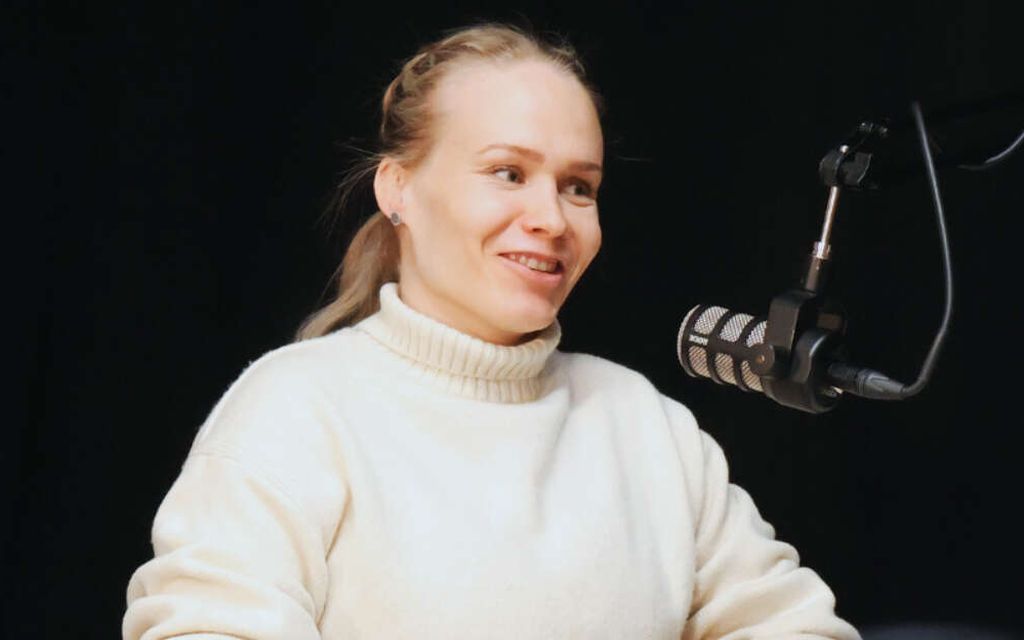 Petra Olli paljastaa: Haki juomia ja päätti samalla tehdä raskaustestin: ”Tuli itku”