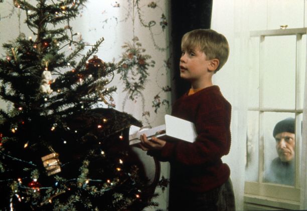 Macaulay Culkin ja Joe Pesci vuoden 1990 Yksin kotona -elokuvassa.