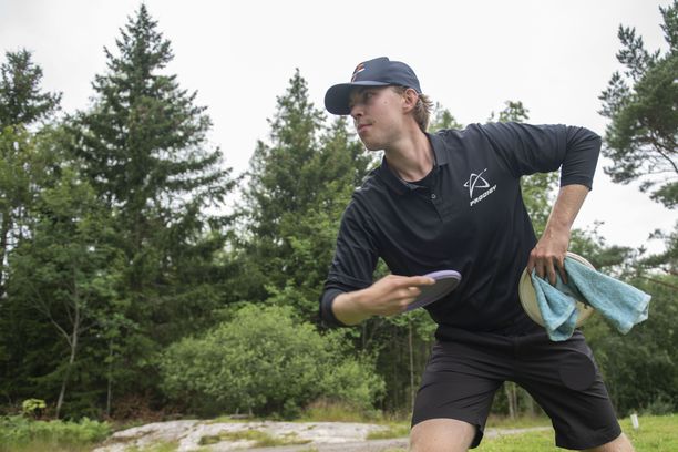 Väinö Mäkelä on 21-vuotiaana noussut jo maailman parhaimpien frisbeegolfaajien joukkoon. 