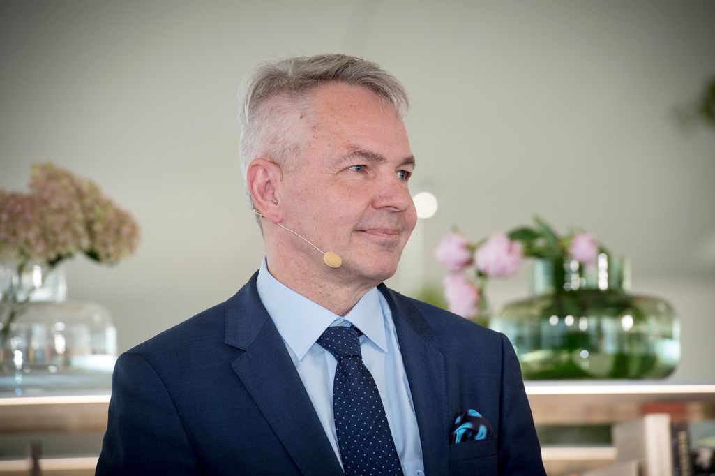 Ministeri Haavisto selitteli Isis-leirikohua – Kiistää suunnitelman lasten palauttamisesta Suomeen