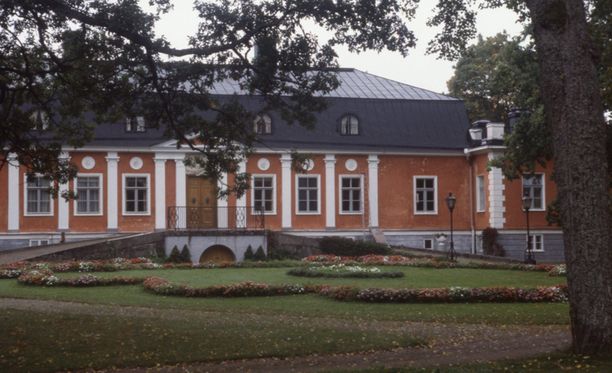 Wahlroos osti Joensuun kartanon kesällä 2001.