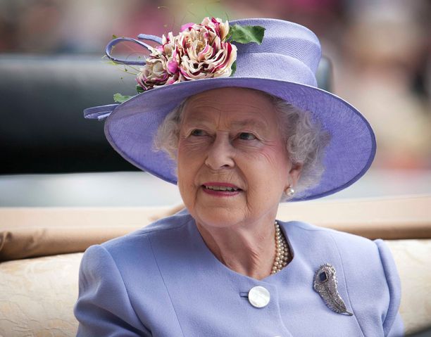 Kuningatar Elisabet kiitti ja kannusti kansaa.