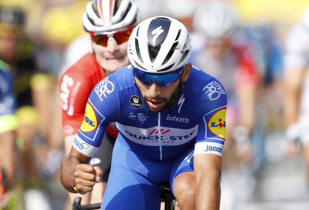 Fernando Gaviria polki eilen voittoon Tourin neljännellä etapilla. André Greipel manasi tappiota hänen takanaan.
