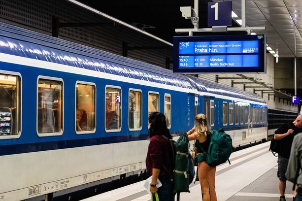 Eurooppaa on kätevä kiertää junalla. Kuva Berliinistä, josta pääsee junalla esimerkiksi Prahaan.