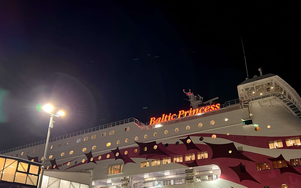 Uhkaava välikohtaus Baltic Princessillä – Pariskunta pakeni autokannelle