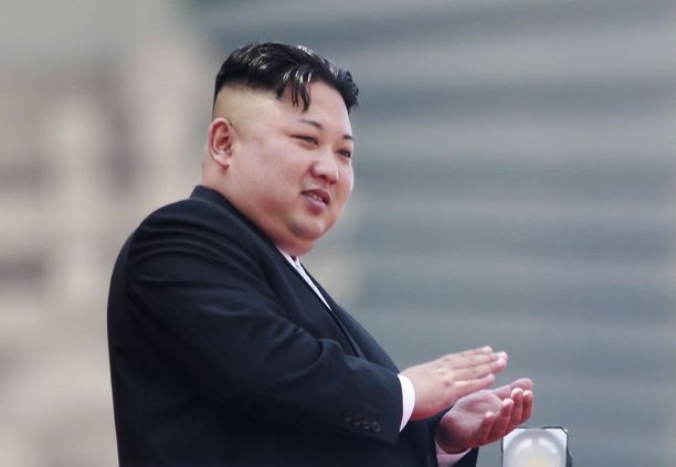 Kim Jong-un otti uuden vuoden puheessaan sovittelevamman sävyn vaikka muistuttikin, että hänellä on ydinasenappi yöpöydällään. Arkistokuva.