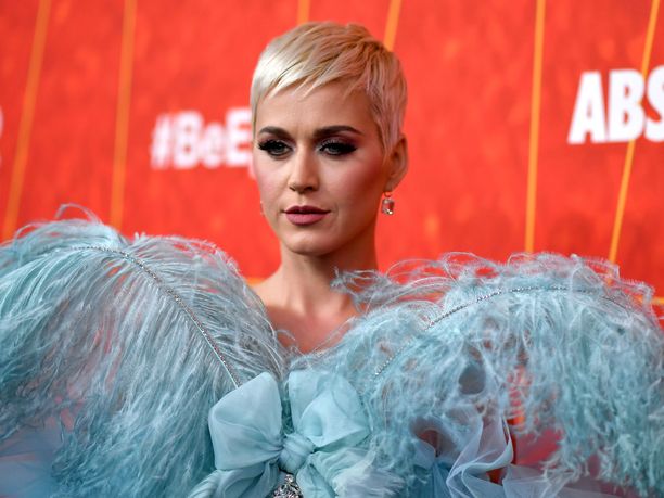 Muun muassa Roar-hitistään tunnettu poplaulaja Katy Perry on nimetty vuoden 2018 parhaiten ansainneeksi naislaulajaksi.