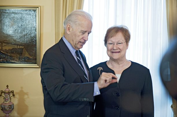 Suomi ja Presidentinlinna ovat tuttuja paikkoja Joe Bidenille, mutta vain Ruotsille Biden on antanut julkisesti turvatakuut.