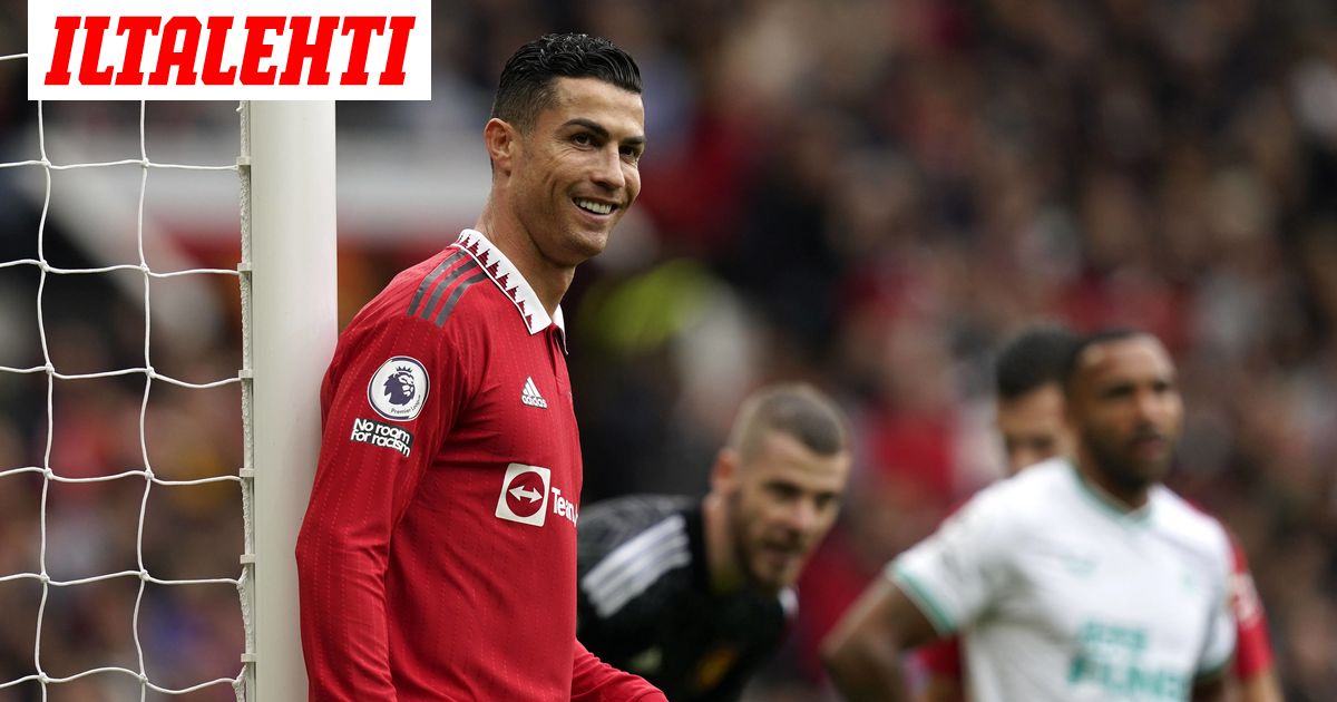 Cristiano Ronaldo Palaa Manchester Unitedin Kokoonpanoon