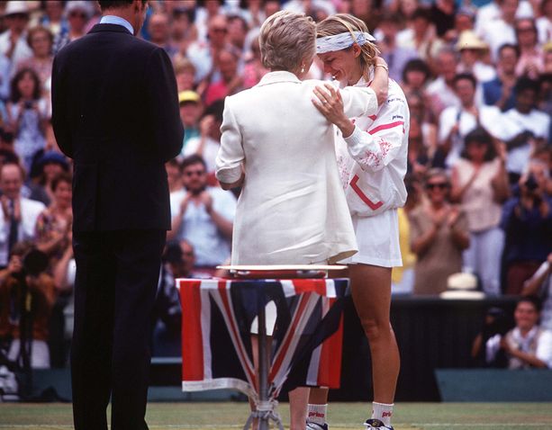 Jana Novotna itki vuolaasti hävittyään Steffi Grafille Wimbledonin finaalissa.