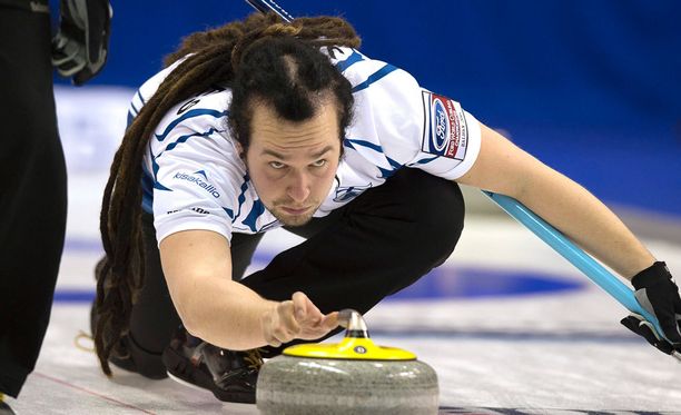 Pauli Jäämies ei näytä tyypilliseltä curling-pelaajalta.
