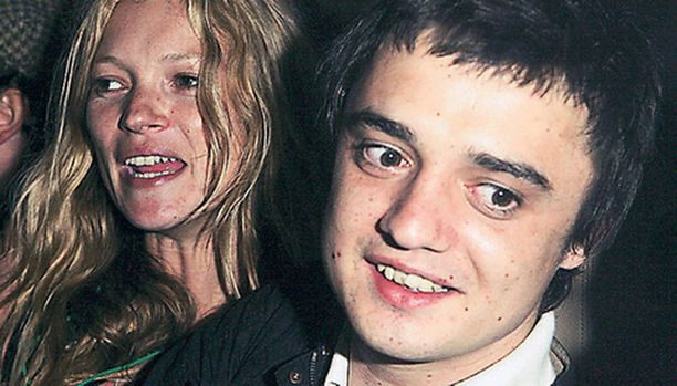 Kate Moss ja Pete Doherty olivat aikansa kohupari. Myös Moss jäi kiinni huumeista.