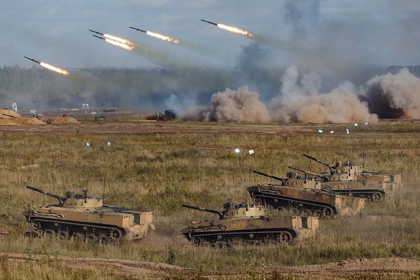 Venäjä on lisännyt valtavan määrän joukkoja Ukrainan rajalle ja syyttää muita jännitteiden lietsomisesta. Kuva sotaharjoituksista syyskuulta. 