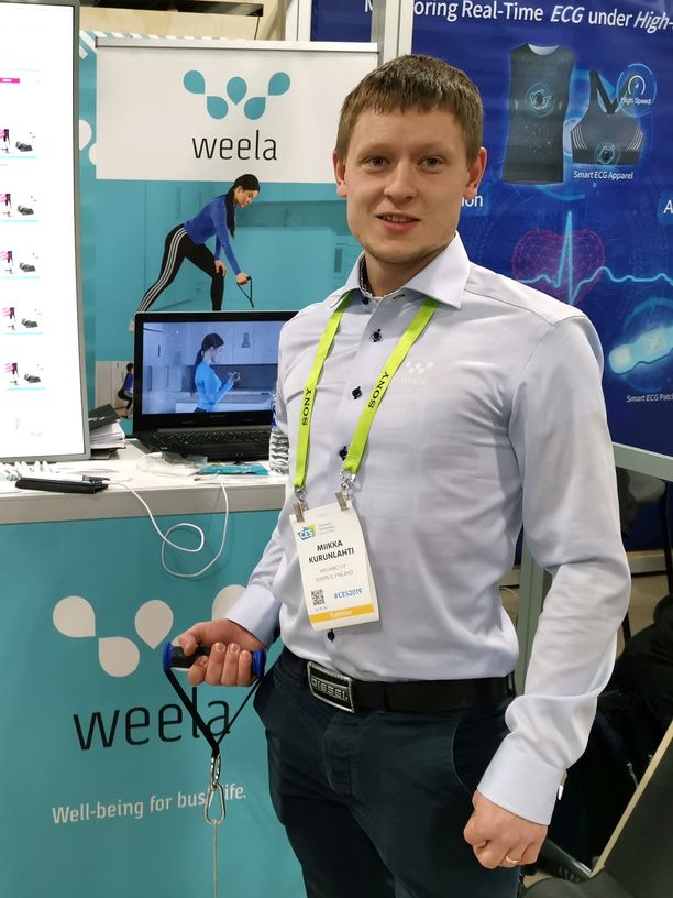 Weelan toimitusjohtaja Mikka Kurunlahti esitteli laitetta CES-messuilla.