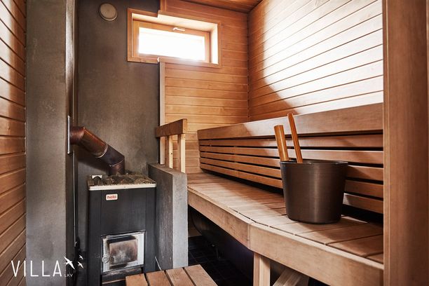 Sopiiko luksus saunan henkeen: Perinteiset vastaan modernit saunat - mikä  on suosikkisi?