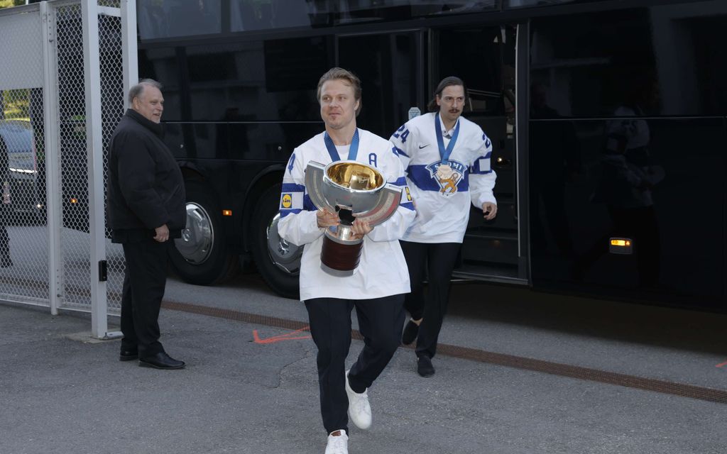 Tätä Suomen kansa ei nähnyt Leijonien kotiinpaluusta – ”Taikajuomaa vedetty sen verran”