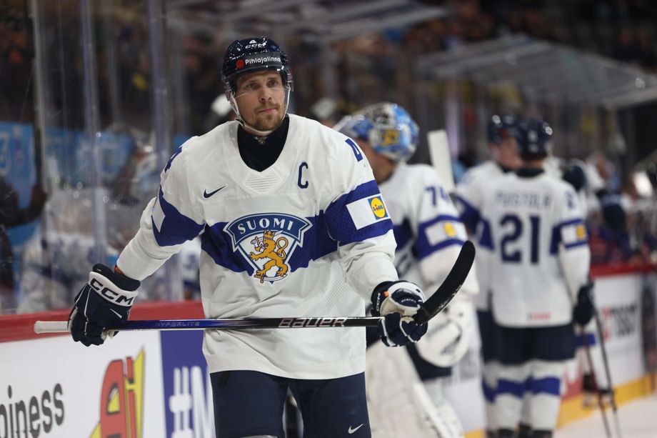 Mikko Lehtonen leading the team