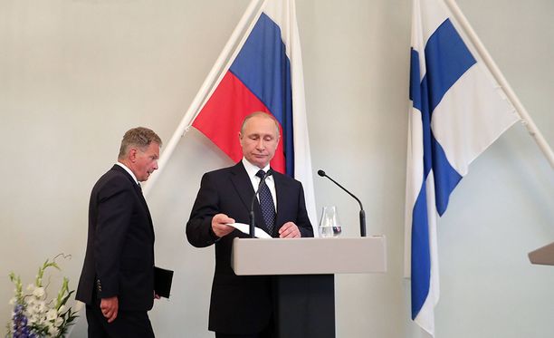 Venäjän presidentti Vladimir Putin antoi Suomen eduskunnalle kiitosta joulukuussa 2015 siitä, että se teki "vaikean päätöksen" tukea Fennovoiman ydinvoimalaprojektia. Kuva presidenttien tapaamisesta heinäkuulta 2017.