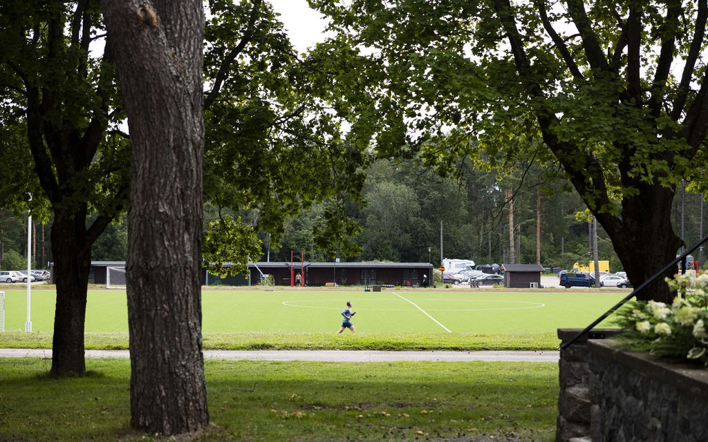 HS: Helsingissä kunnostettiin urheilukenttä – Nyt siinä on iso ongelma 