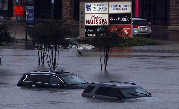 Ainakin kuusi ihmistä on kuollut Harvey-hurrikaanin aiheuttamissa tulvissa ja tuhoissa Yhdysvalloissa Texasin osavaltiossa.