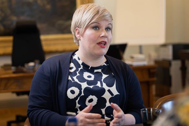 Valtiovarainministeri Annika Saarikko (kesk) toimii varautumisen ministerityöryhmän puheenjohtajana. Ministerityöryhmä kokoontui torstaina.