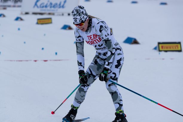 Anita Korva hiihti Kainuun Hiihtoseuralle viestin SM-kultaa.