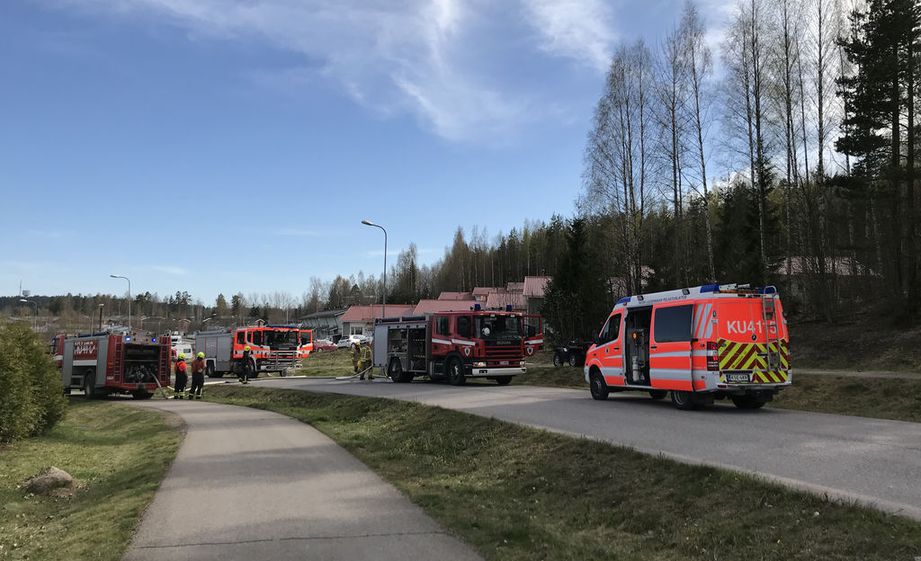 Pelastuslaitokset sammuttaneet lukuisia maastopaloja ympäri maata ...