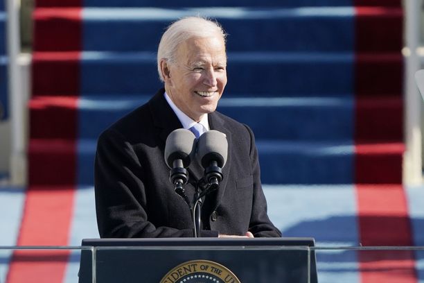 Yhdysvaltain presidentti Joe Biden korosti keskiviikkona virkaanastujaispuheessaan kansakunnan yhtenäisyyttä. 