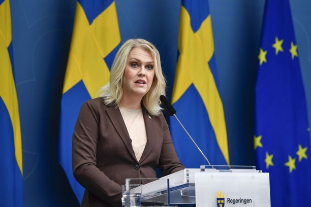 Sosiaali- ja terveysministeri Lena Hallengren toivoo ruotsalaisten ymmärtävän tilanteen vakavuuden. 