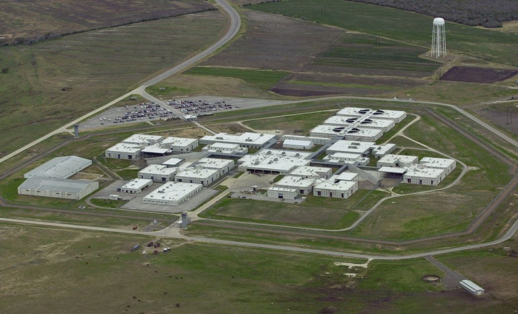 Texasin Kenedyssä sijaitseva Connally Unit oli vankila, josta Texasin seitsikon jäsenet pakenivat pilkuntarkan suunnitelman ansiosta. 