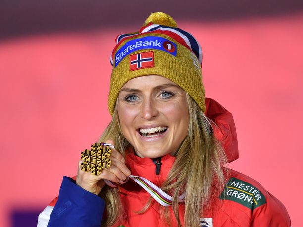 Therese Johaug voitto Oberstdorfin MM-kisoissa neljä kultamitalia.