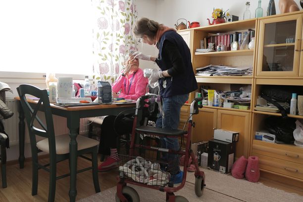 Kotona hoidettavat vanhukset ovat yhä huonompikuntoisia. Monella on muistisairaus. Ylen MOT on selvittänyt kotihoidon puutteita ja vaaratilanteita.