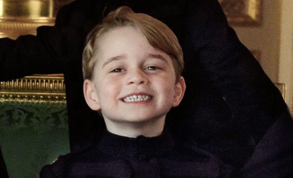 Prinssi George, 4, lohdutti kukkaistyttöä kuninkaallisissa häissä