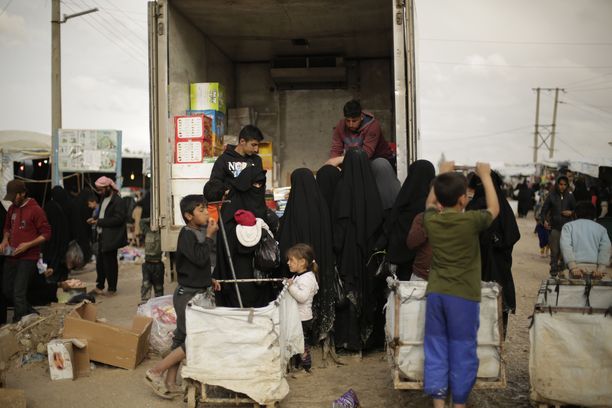 Al-Holin leirillä Syyriassa on useita Isis-taistelijoiden vaimoja ja leskiä. Heidän kohtalostaan on käyty viime aikoina kiivasta keskustelua.