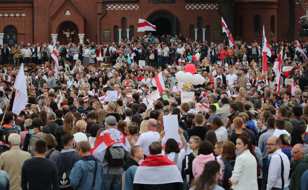 Kymmenet tuhannet kokoontuivat mielenosoitukseen Minskiin – IL seuraa