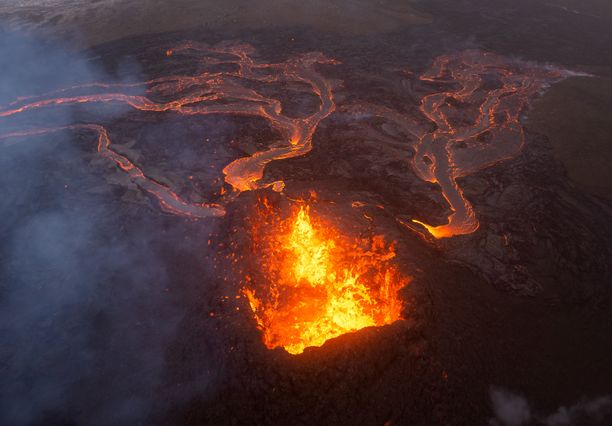 Fagradalsfjall-tulivuori aloitti purkautumisen 19. maaliskuuta.