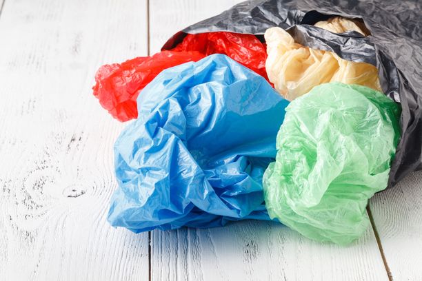 Yksittäisen muovipussin valmistuksen ympäristökuormitukset ovat vain murto-osa siitä, mitä kangaskassin valmistukseen kuluu.
