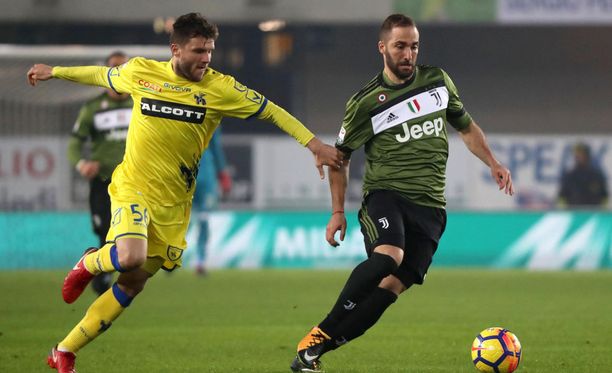Parma haluaa erinomaisessa maineessa Italiassa olevan Perparim Hetemaj'n (vas.) riveihinsä.