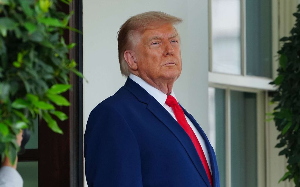 Trump haukkui kaksi miestä pystyyn: Nyt hän anelee heitä apuun 