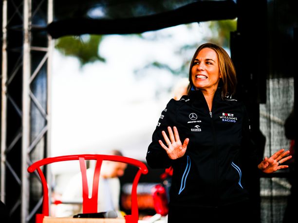 Claire Williams rauhoittelee huhuja Williamsin F1-tallin myymisestä.