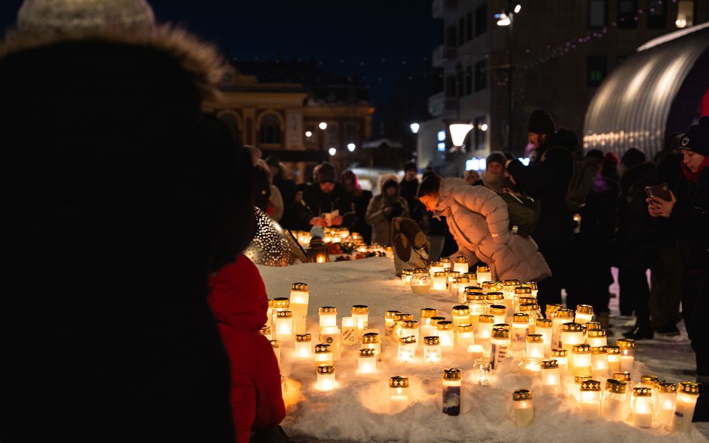 Kynttilämeri valaisi pimenevää iltaa Joensuussa – Karmealla tavalla kuolleen 4-vuotiaan kohtalo kosketti syvästi
