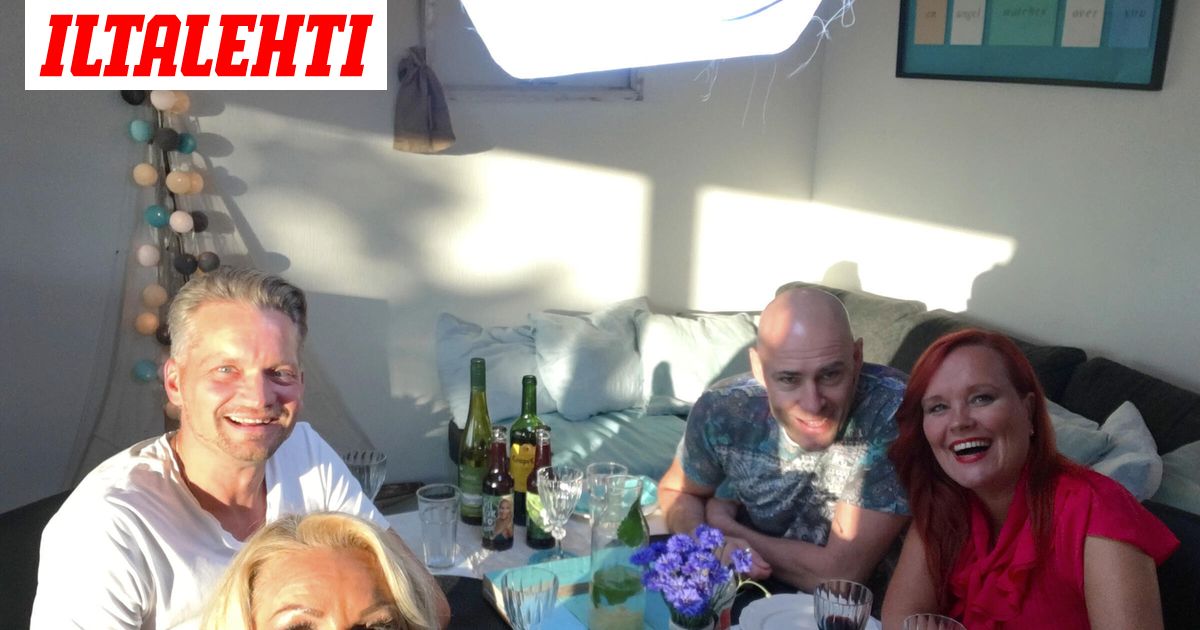 Katja Ja Virpi Katka Muodostivat Catcat Duon Lapset Esiintyvat