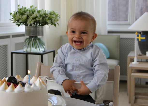 Synttärisankari prinssi Oscar väläytti näin mainion hymyn juhlapäivänään.