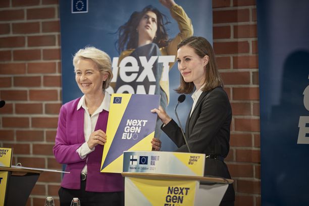 EU-komission puheenjohtaja Ursula von der Leyen ja pääministeri Sanna Marin (sd) tiedotustilaisuudessa Helsingissä maanantaina.
