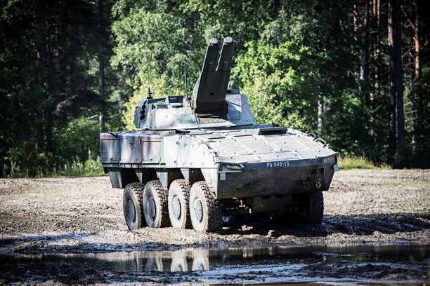 Suomen uudet Leopard-tankit täydessä toiminnassa - katso kuvat