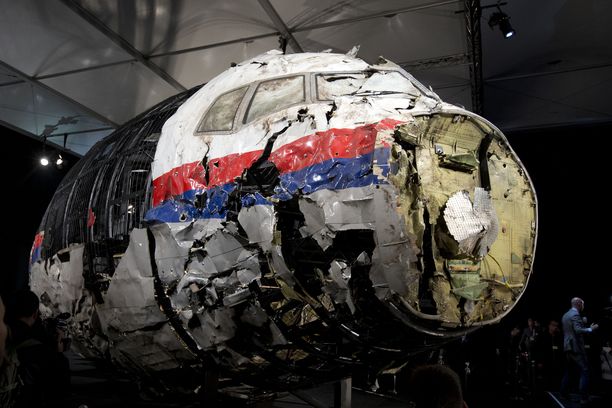 Lennon MH17 kyydissä olleet liki 300 ihmistä kuolivat, kun heihin osui venäläinen ohjus. 