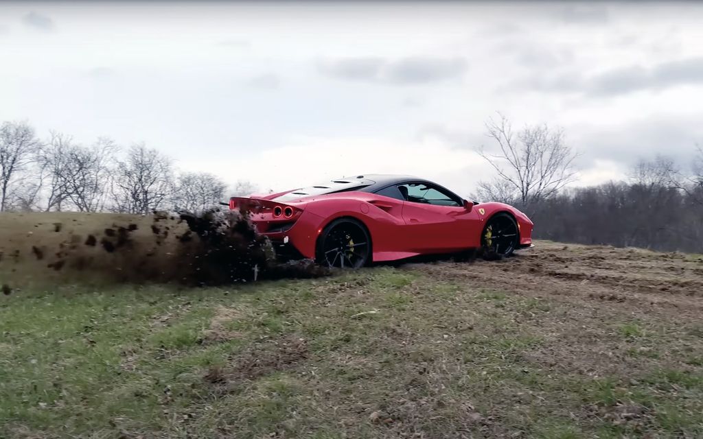 Video: Tubettaja osti uuden Ferrarin vain tuhotakseen sen