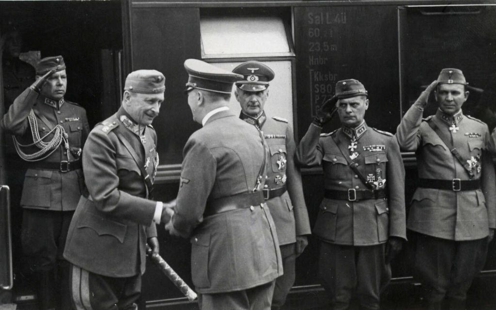 Mannerheim vei Suomi-konepistoolin Sudenpesään – Salasi Hitleriltä uuden vaivansa