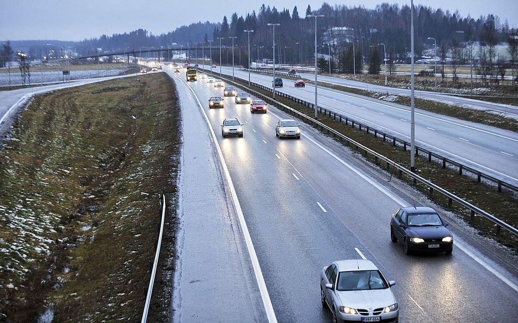 Somevaikuttaja jakoi hätäkeskusnauhoituksen – Synnytti lapsen autoon
