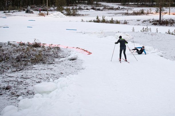 Taivalkosken Suomen cupin sprinttiradan S-mutka on hankala jopa huippuhiihtäjille.